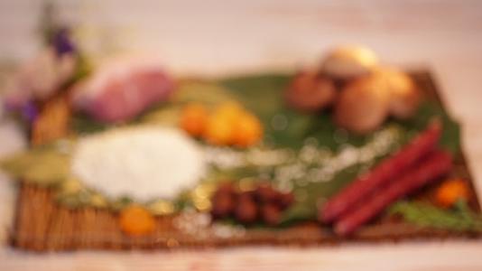 包肉粽用的材料视频的预览图