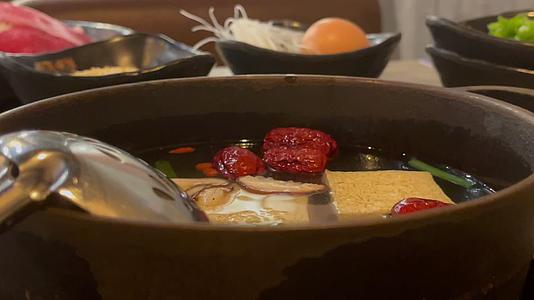 清汤高汤涮锅涮羊肉视频的预览图