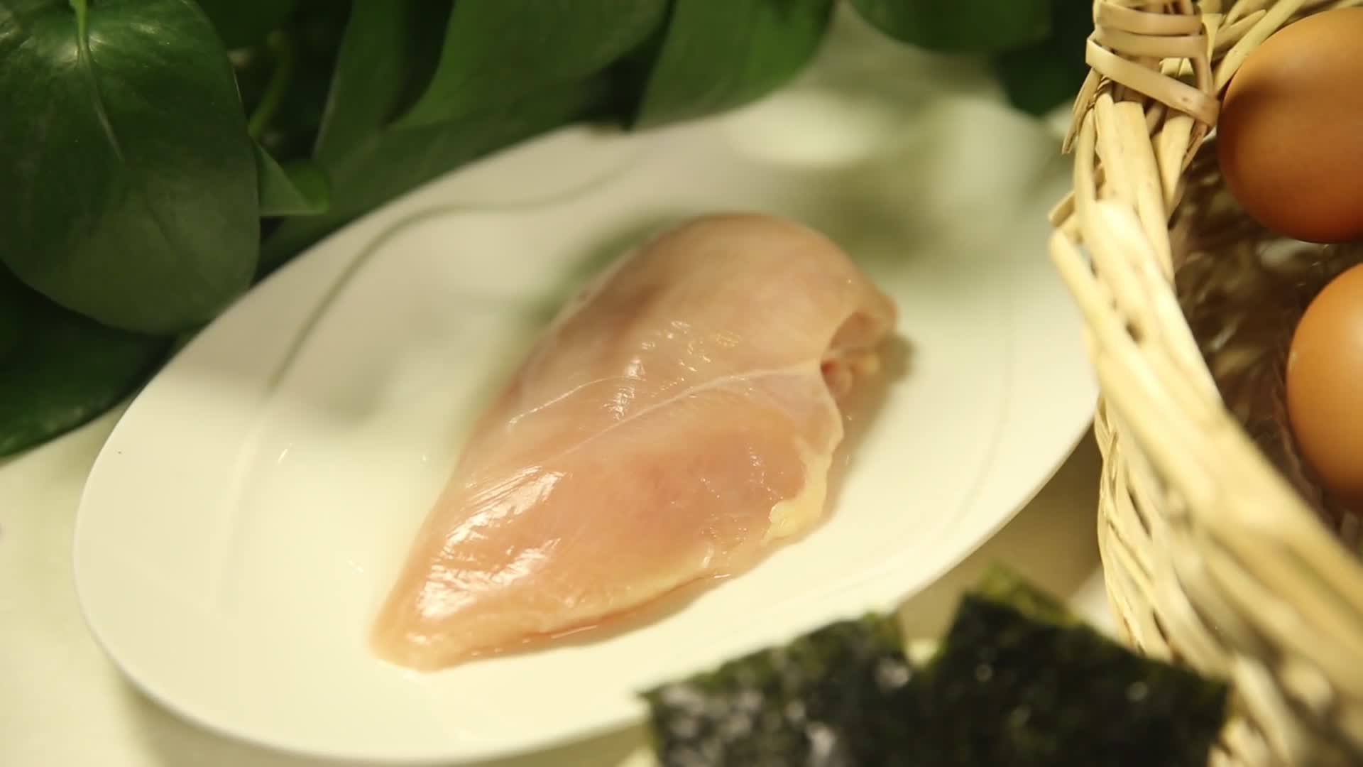 鸡肉蛋白质鸡蛋蛋白质视频的预览图