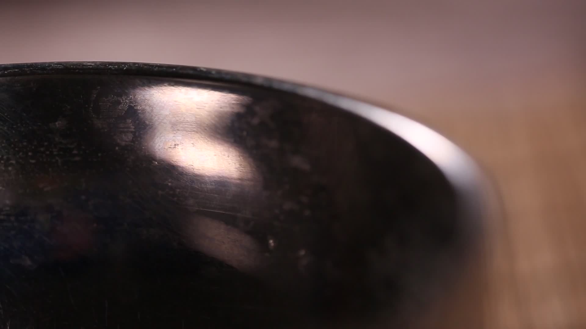 不锈钢勺子碗视频的预览图