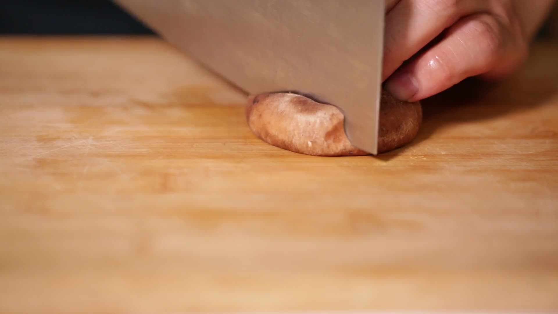 厨师切鲜香菇视频的预览图