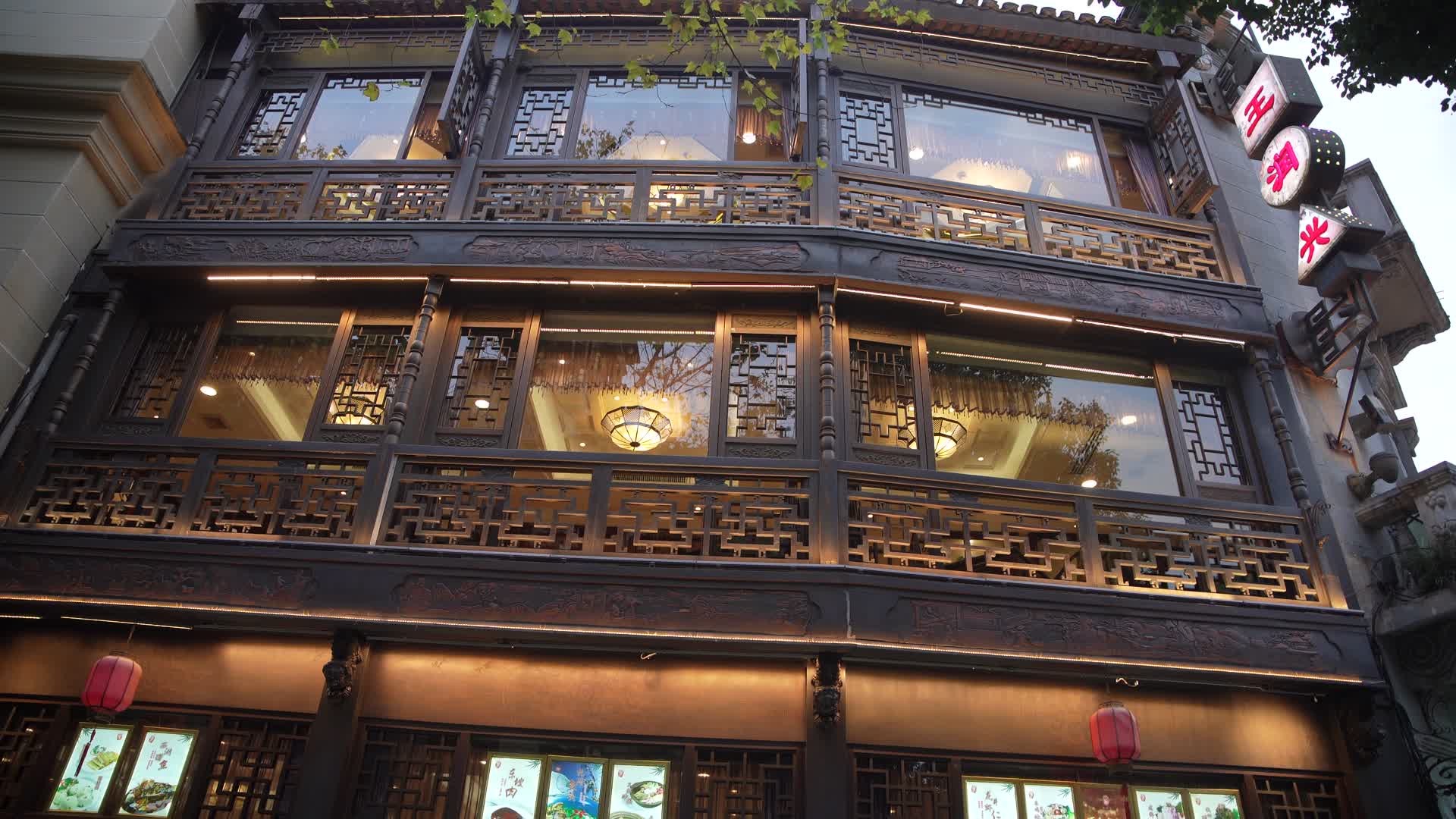 杭州吴山河坊街历史景区4K视频视频的预览图