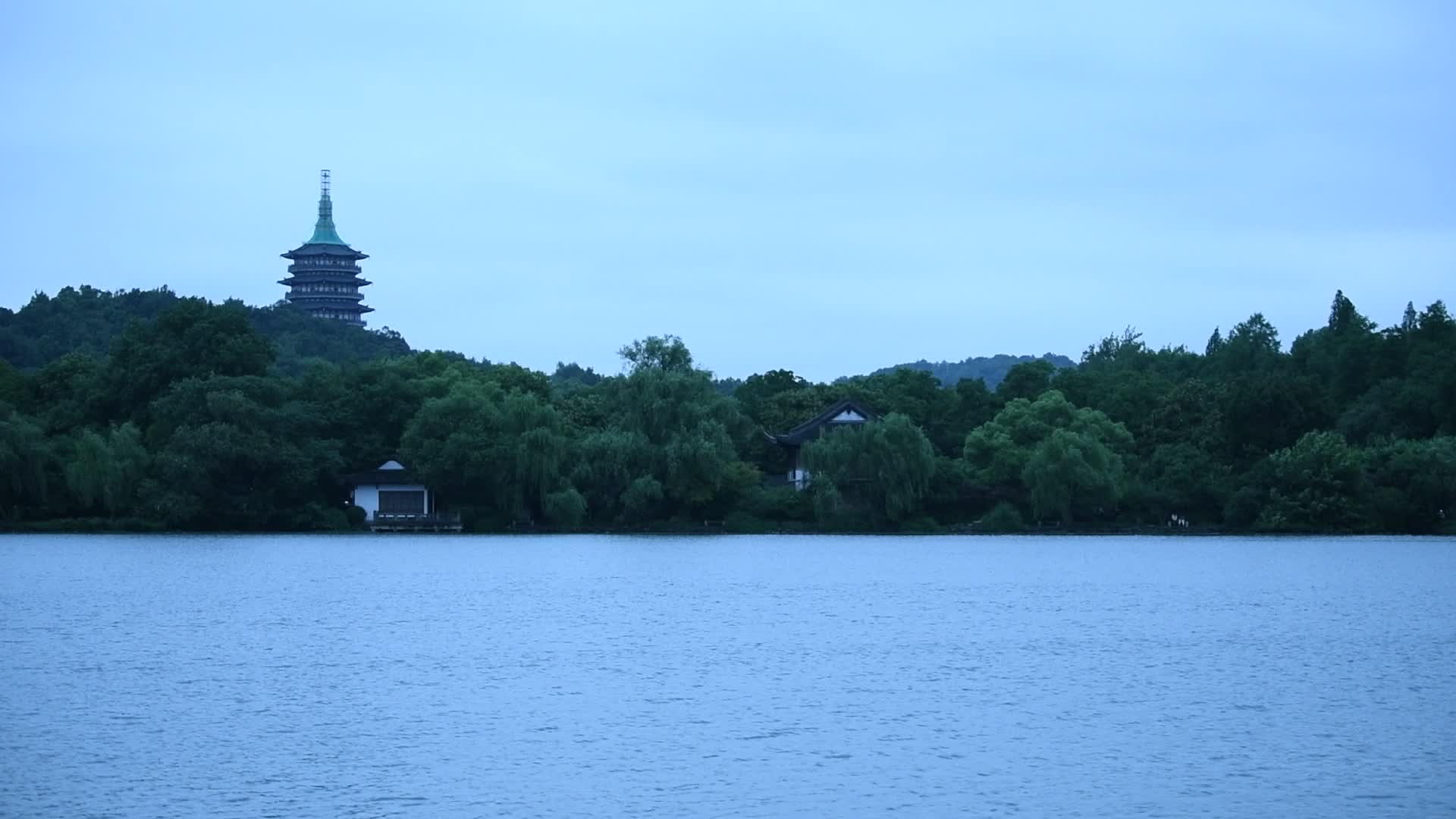 杭州西湖风景区乌龟潭视频视频的预览图