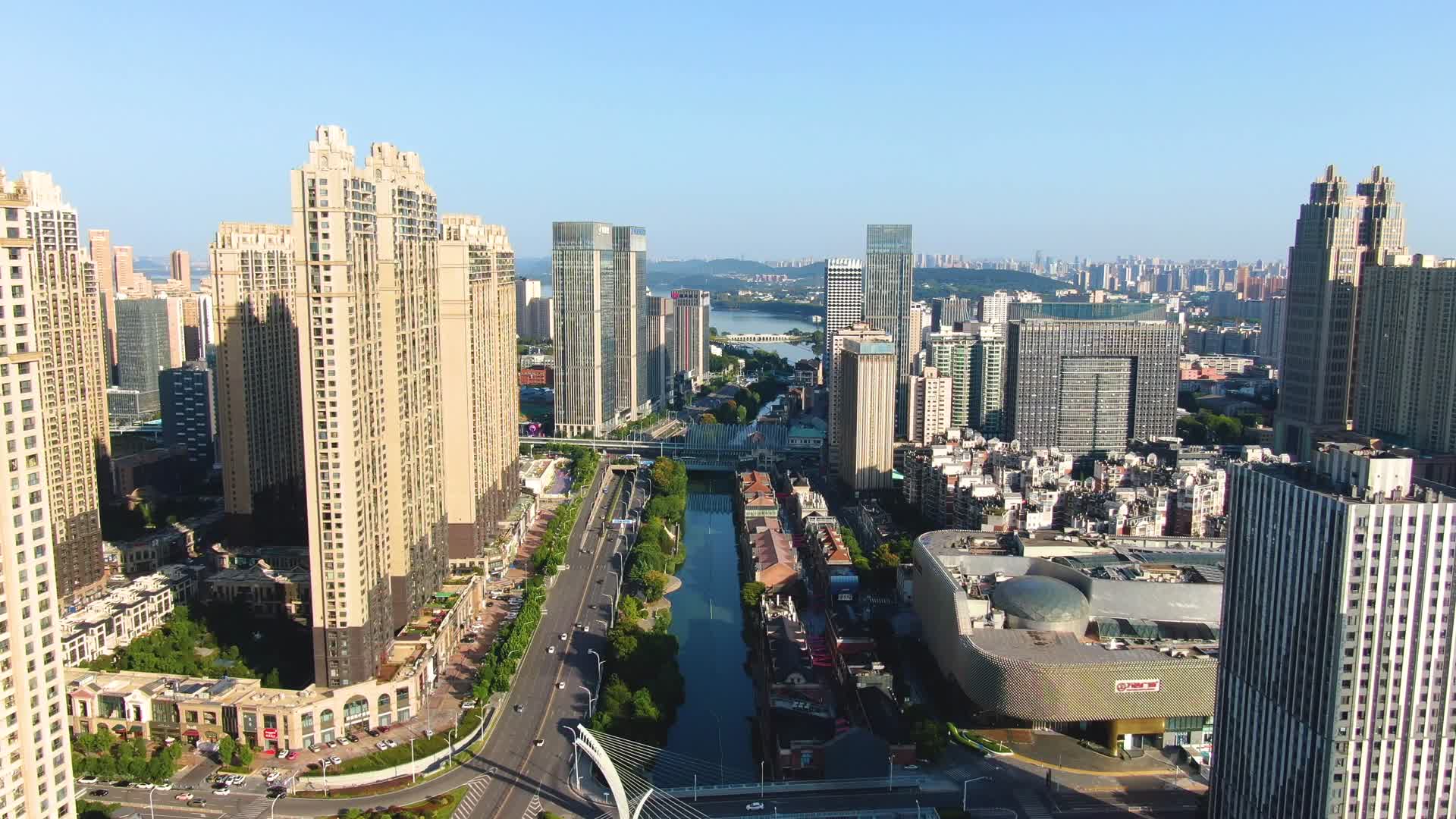 4K航拍武汉楚河汉街视频的预览图