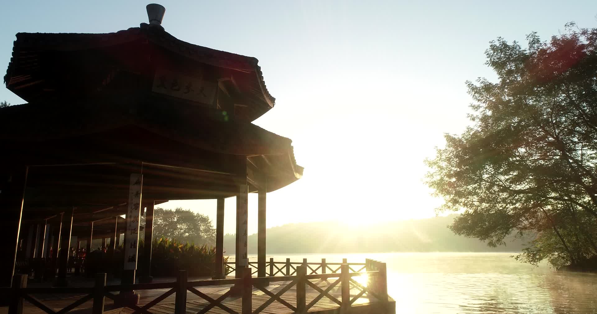 杭州西湖风景区茅家埠风景4K航拍视频视频的预览图