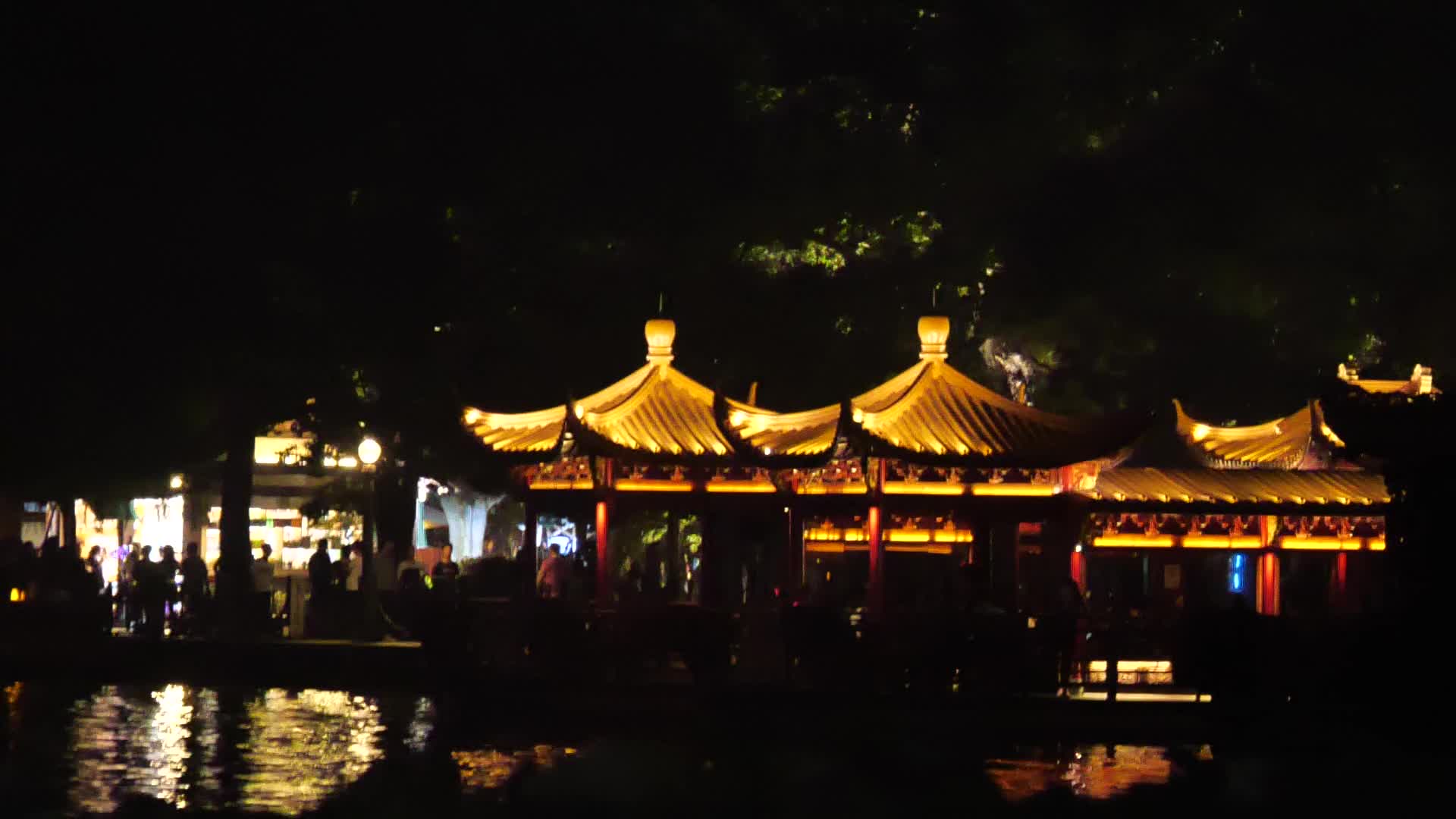 杭州西湖风景区集贤亭夜景视频视频的预览图