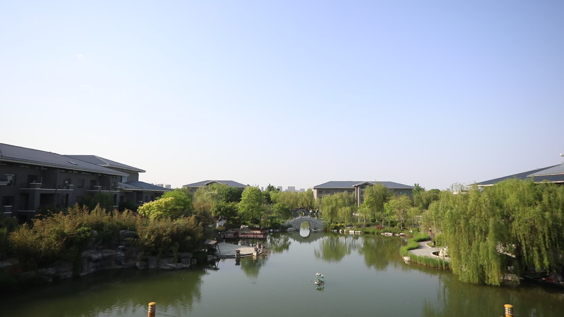 小桥流水园林式后湖酒店视频的预览图