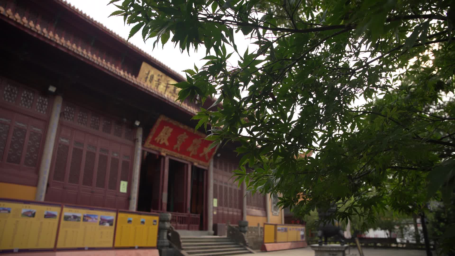 杭州西湖风景区净慈寺禅院4K风景视频视频的预览图