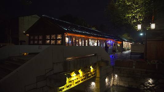 湖州南浔古镇江南水乡夜景石桥与店铺4K风景视频视频的预览图