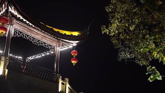 湖州南浔古镇江南水乡夜景屋角的红灯笼4K风景视频视频的预览图