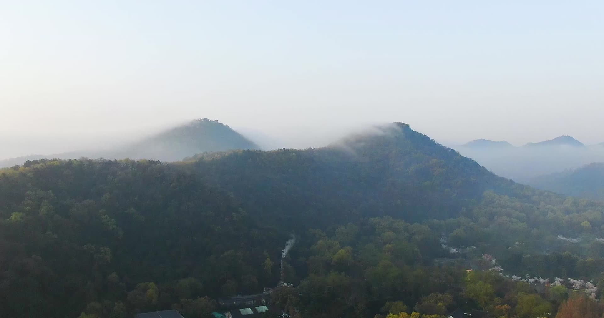 杭州西湖风景区净慈寺禅院航拍4K风景视频视频的预览图