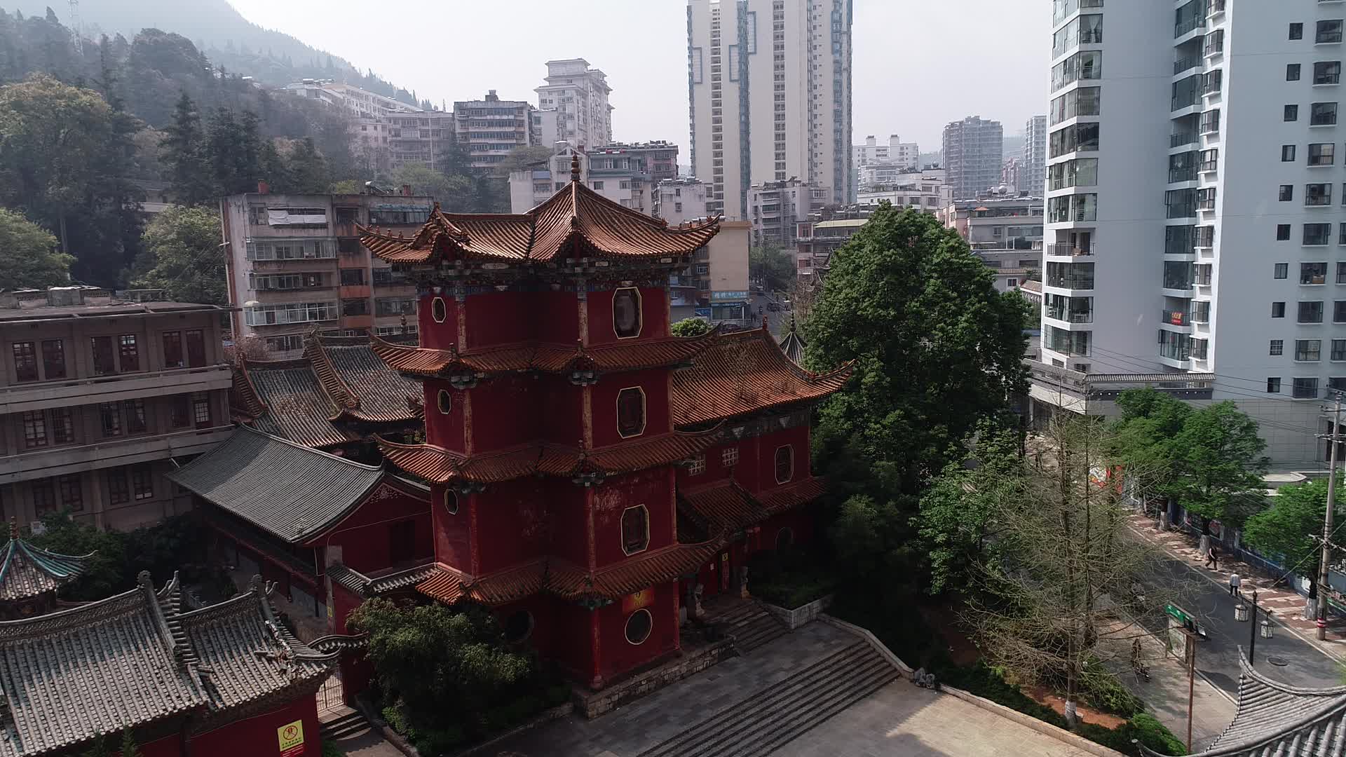 云南省红河哈尼族彝族自治州个旧市云庙航拍视频的预览图