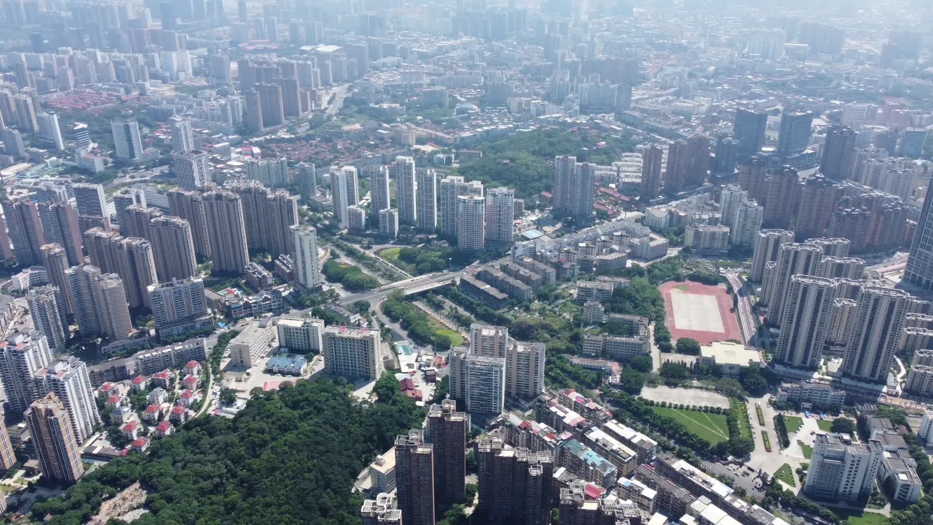 航拍莆田石顶山别墅群高楼群4K实拍视频视频的预览图