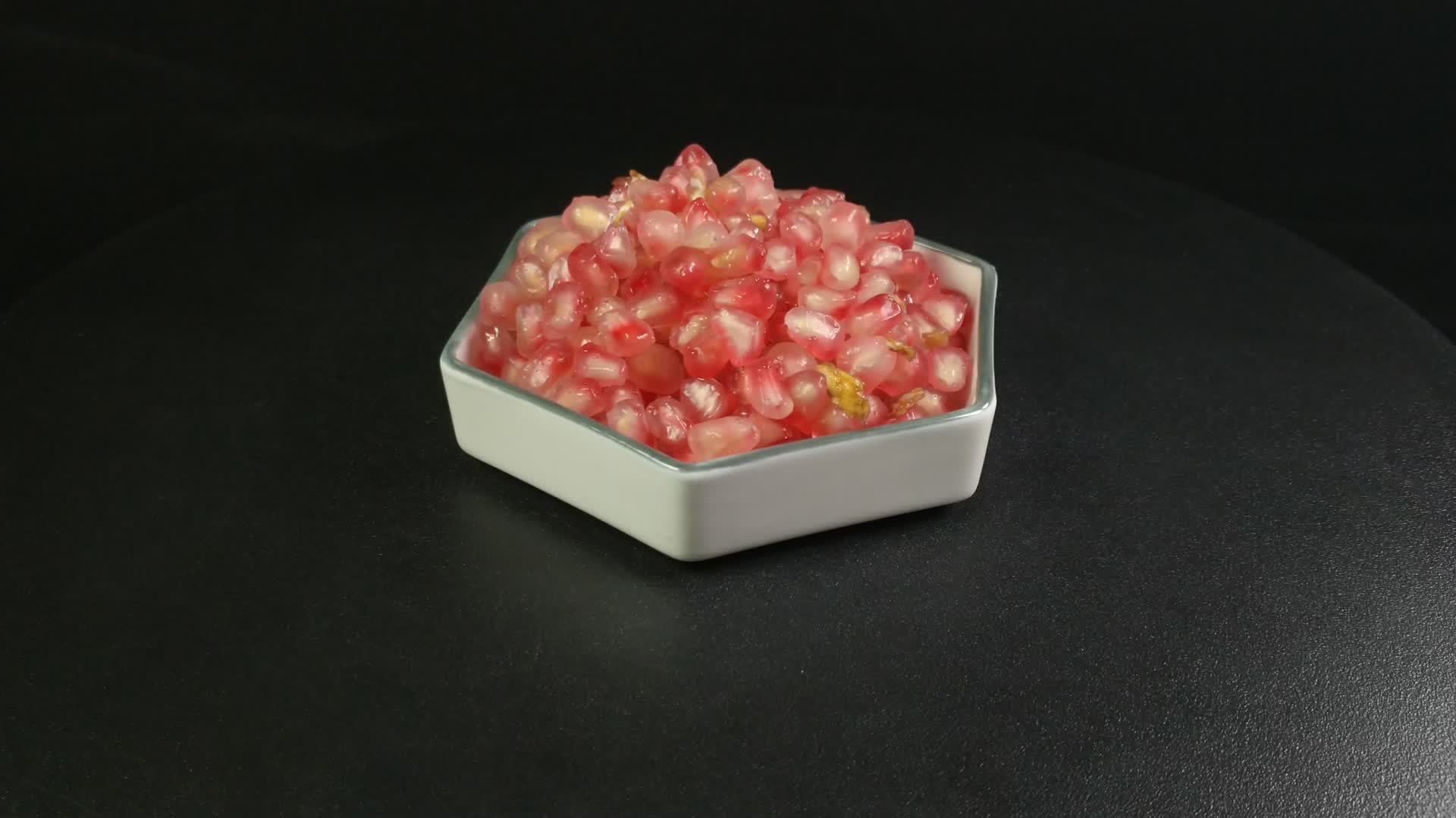 软籽石榴水果果实4K实拍视频视频的预览图
