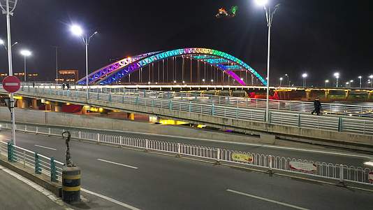 航拍承德彩虹桥夜景视频的预览图