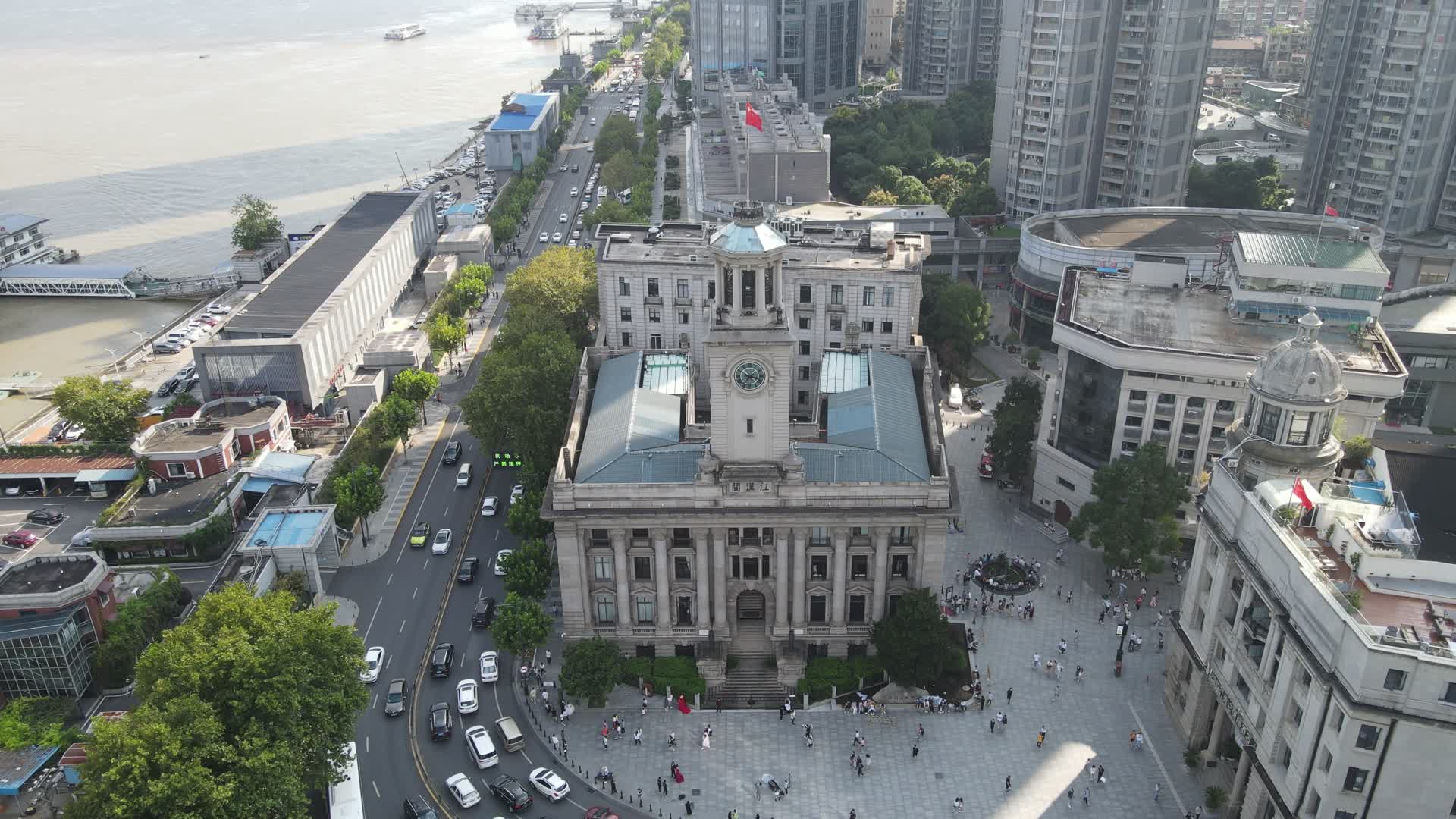 武汉地标建筑江汉关博物馆航拍视频的预览图