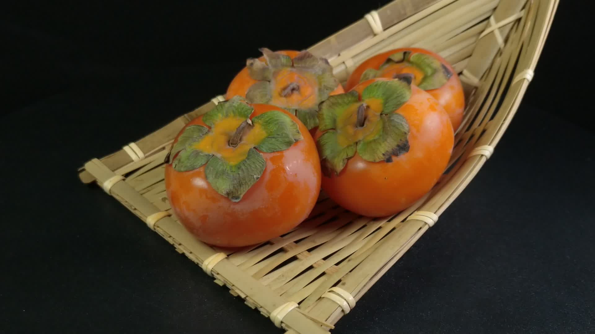 金钱柿柿子水果美食4K实拍视频视频的预览图