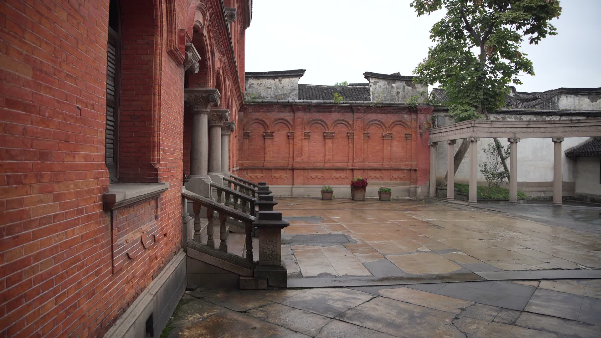 湖州南浔古镇刘氏梯号红房子4K风景视频视频的预览图