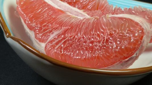 有机生态水果红心柚柚子4K实拍视频视频的预览图