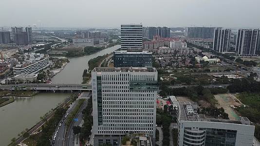 广州市南沙区城市沿河风光带航拍实景视频的预览图