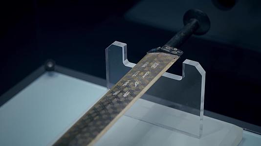 武汉湖北省博物馆历史珍宝越王勾践剑视频视频的预览图