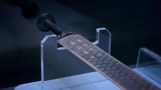 武汉湖北省博物馆历史珍宝越王勾践剑视频视频的预览图