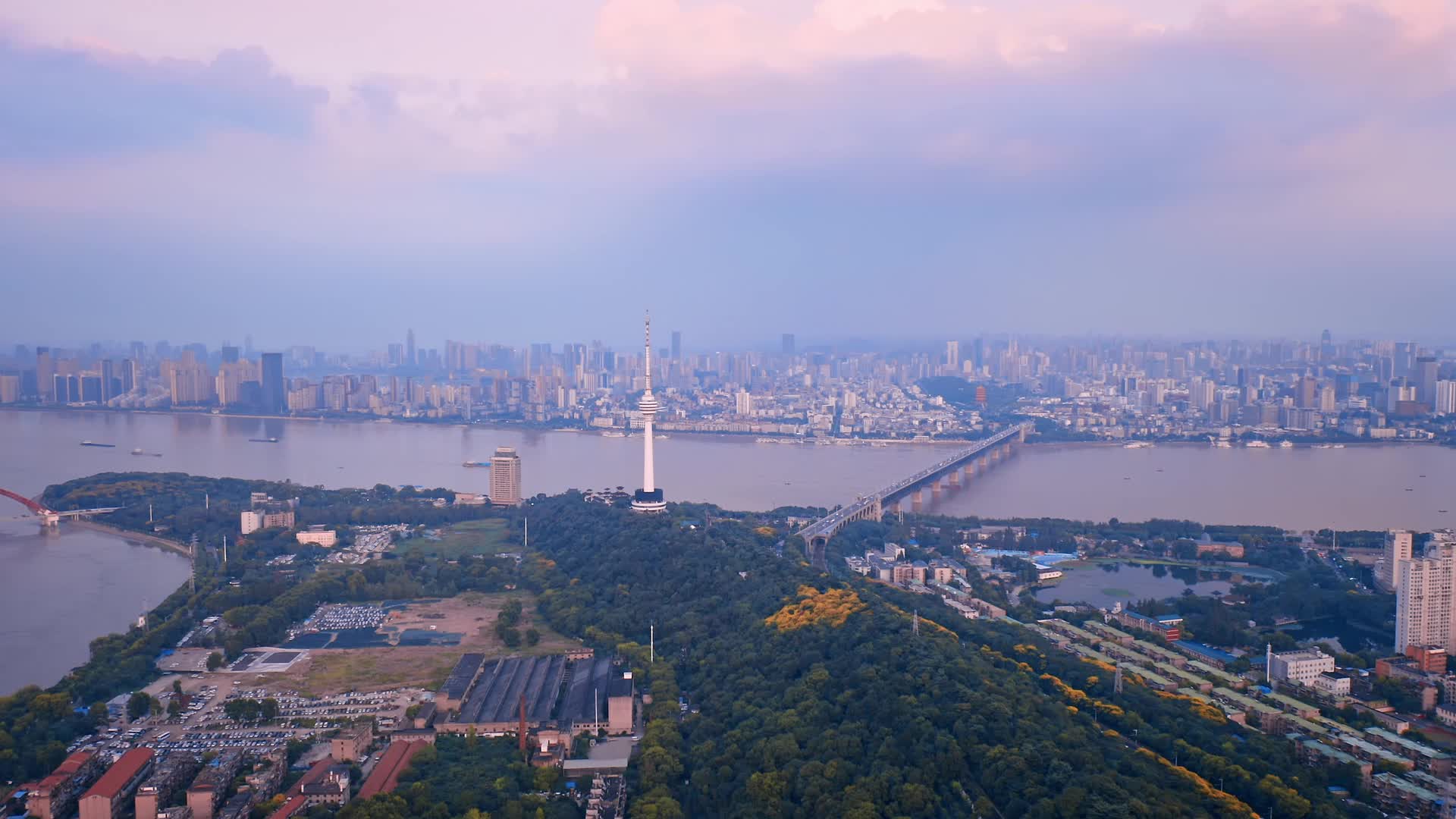 武汉长江沿江风光龟山电视塔航拍视频视频的预览图