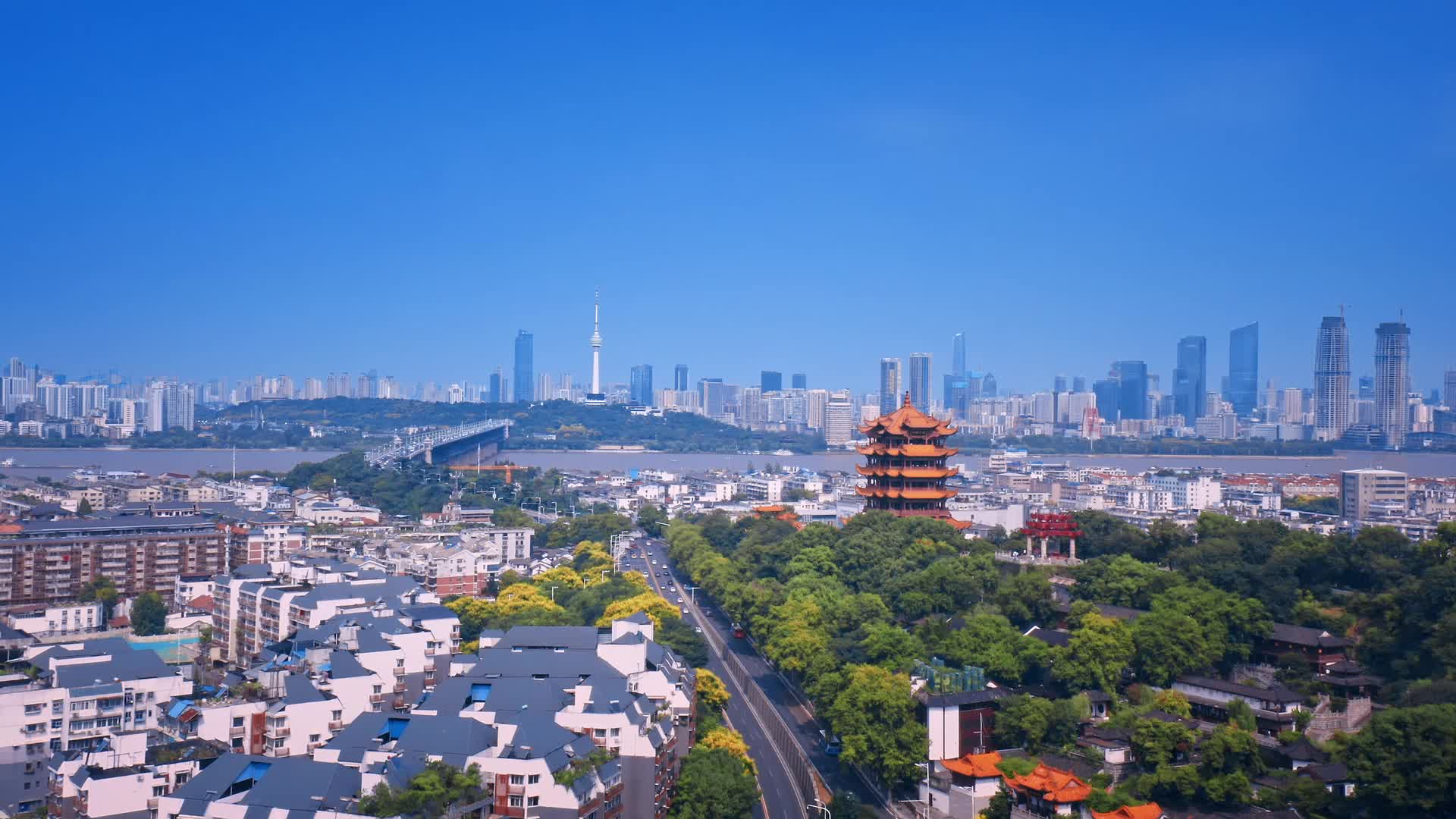 武汉城市风光航拍黄鹤楼航拍视频的预览图