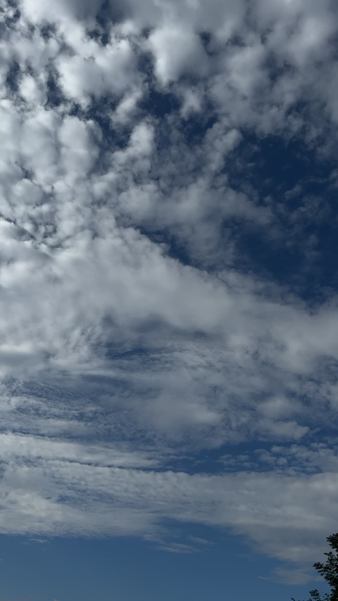 天空蓝天白云视频的预览图