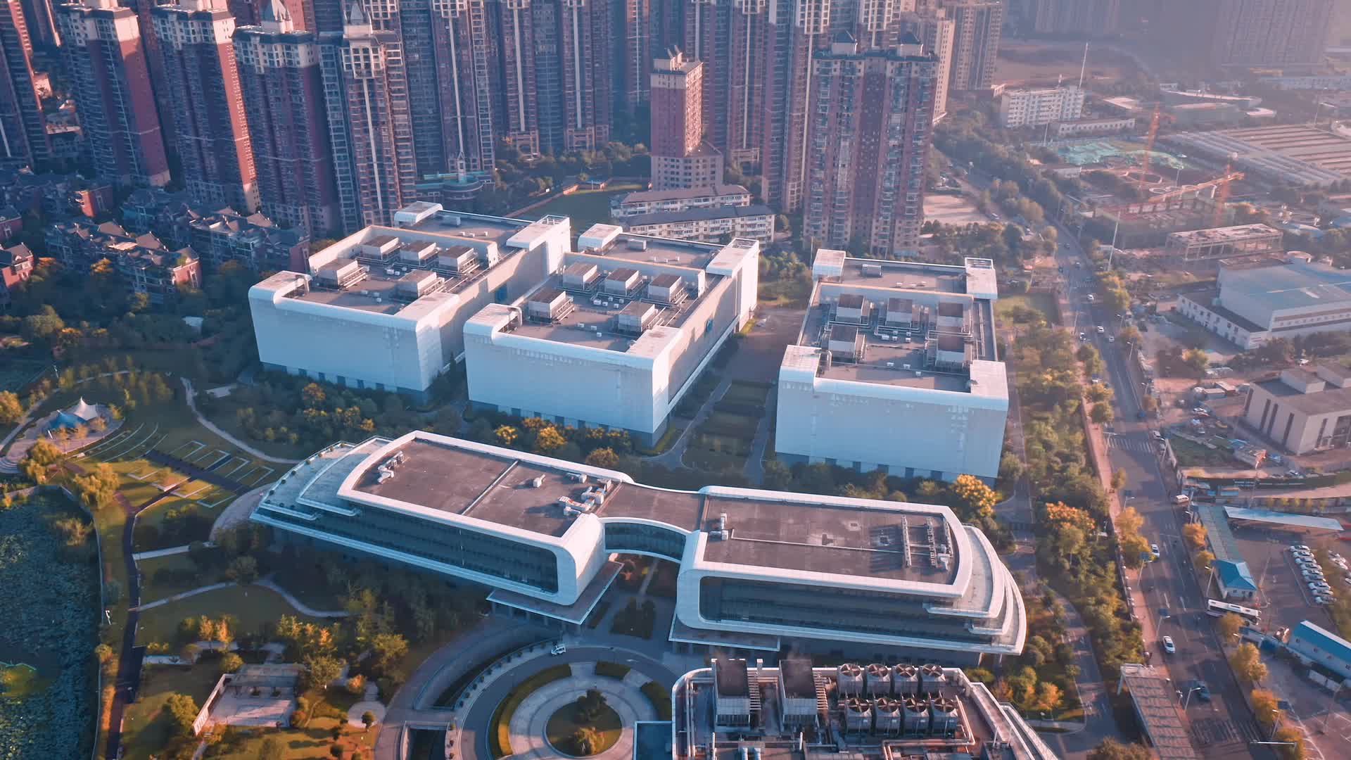 武汉中国建设银行数据服务器中心航拍视频的预览图