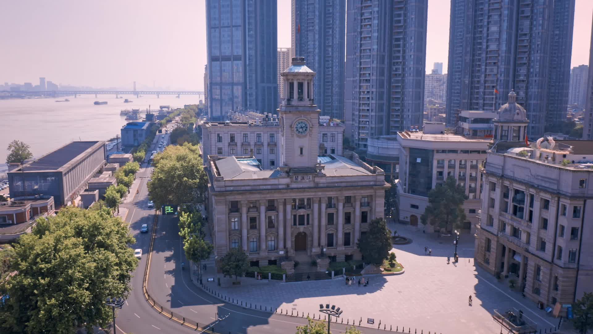武汉江汉关古关口历史古建筑航拍视频视频的预览图