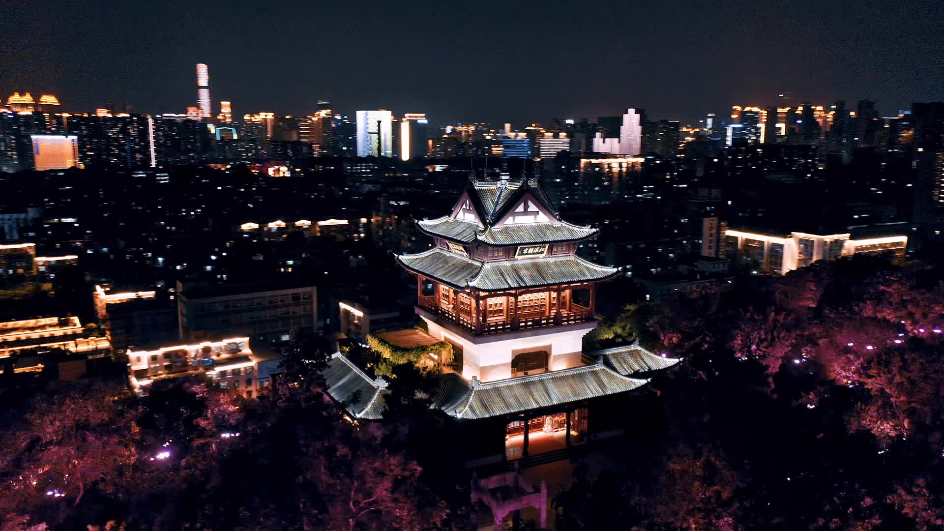 武汉长江沿江城市风光黄鹤楼夜景视频的预览图