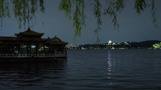 杭州西湖风景区夜景4K风景视频视频的预览图
