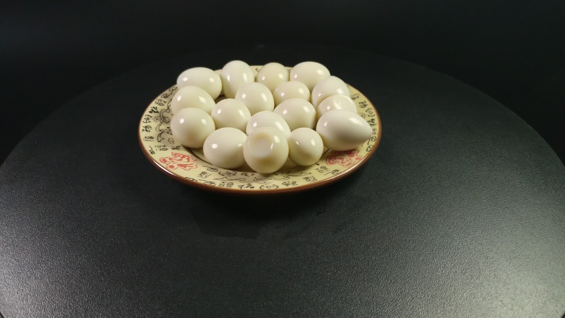 剥壳鹌鹑蛋美食健康食物4K实拍视频视频的预览图