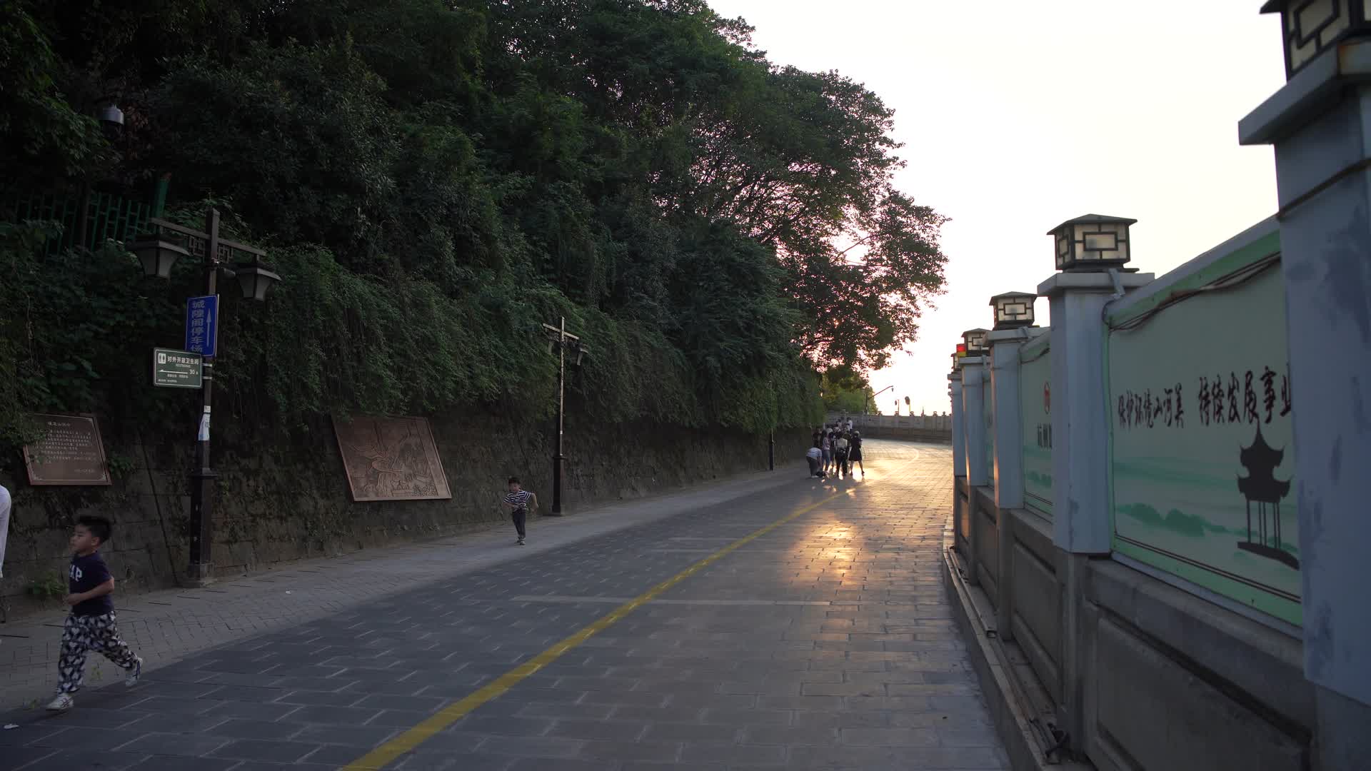 杭州吴山景区革命烈士纪念碑步行道4K风景视频视频的预览图