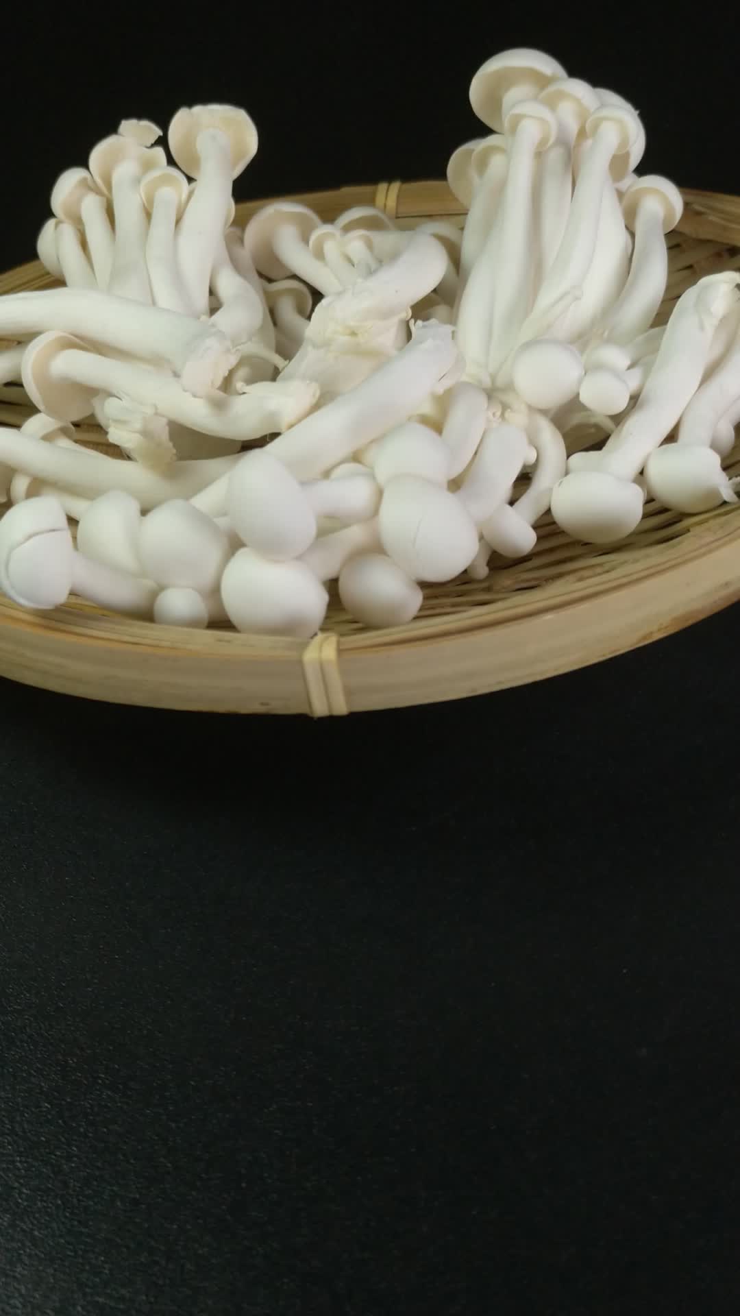 白蘑菇美食4K实拍视频视频的预览图