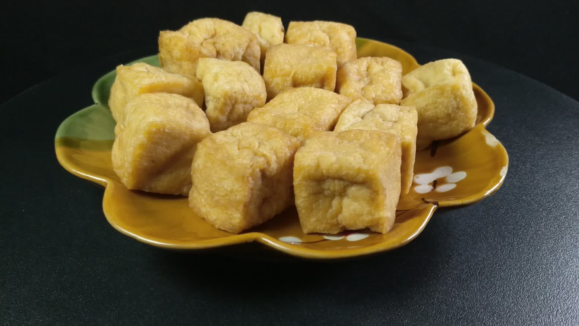 油豆腐果子美食4K实拍视频视频的预览图