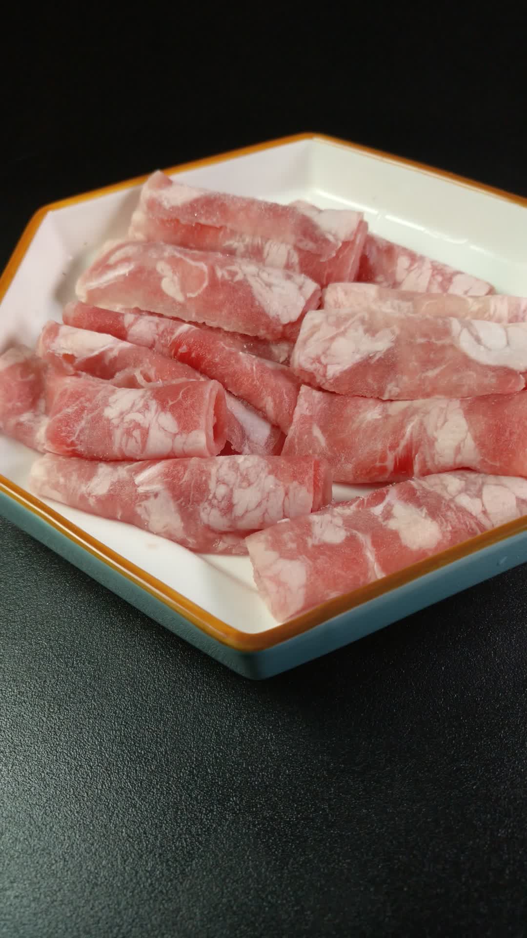 牛肉卷食物食材4K实拍视频视频的预览图