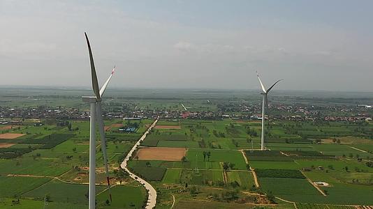风力发电可再生能源风能大范围航拍视频的预览图