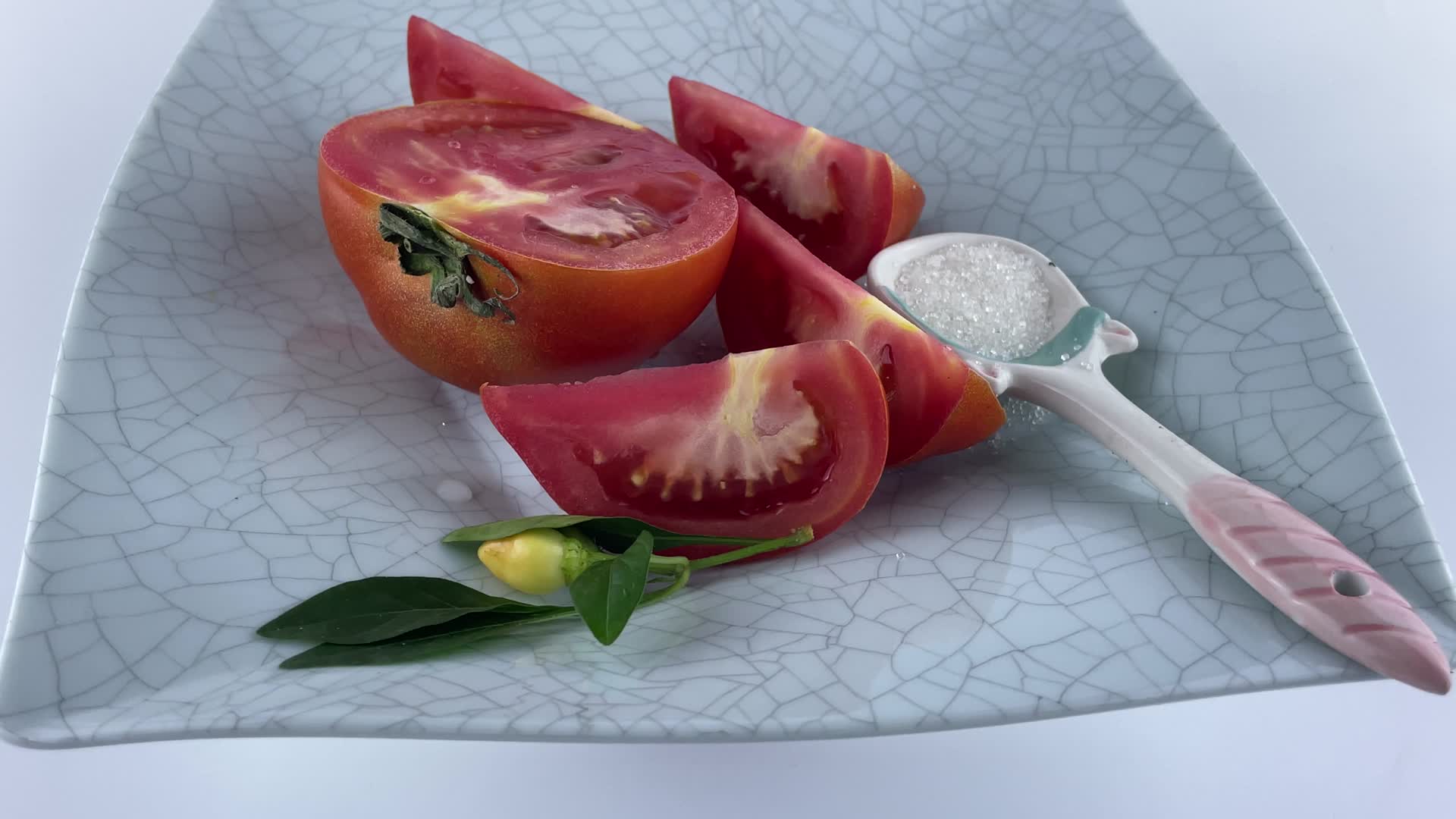 营养丰富西红柿4K实拍视频视频的预览图