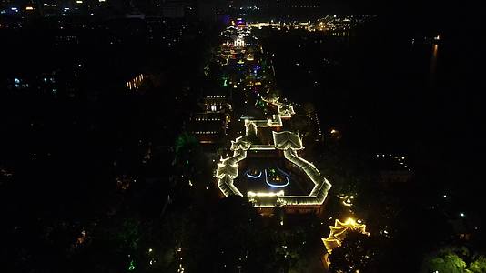 4K航拍湖南岳阳楼景区汴河街夜景视频的预览图