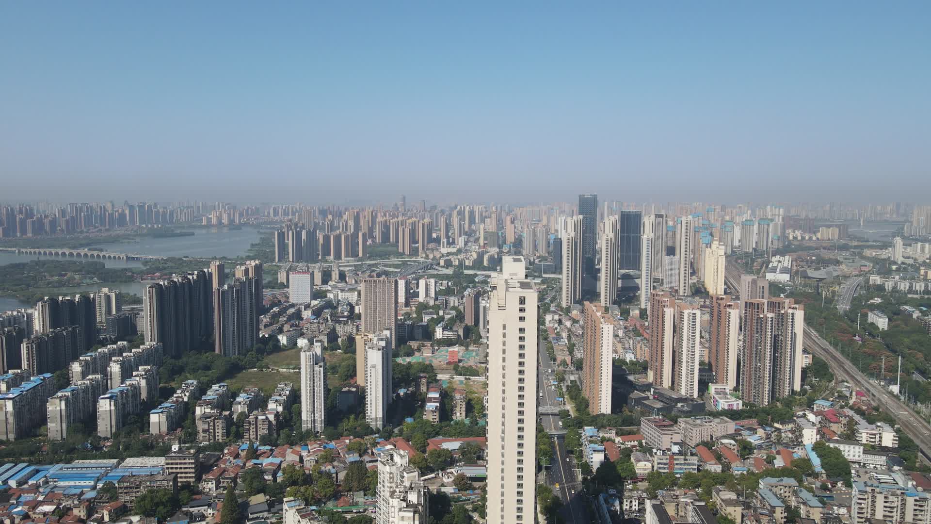 湖北武汉城市高楼建筑航拍4K视频的预览图