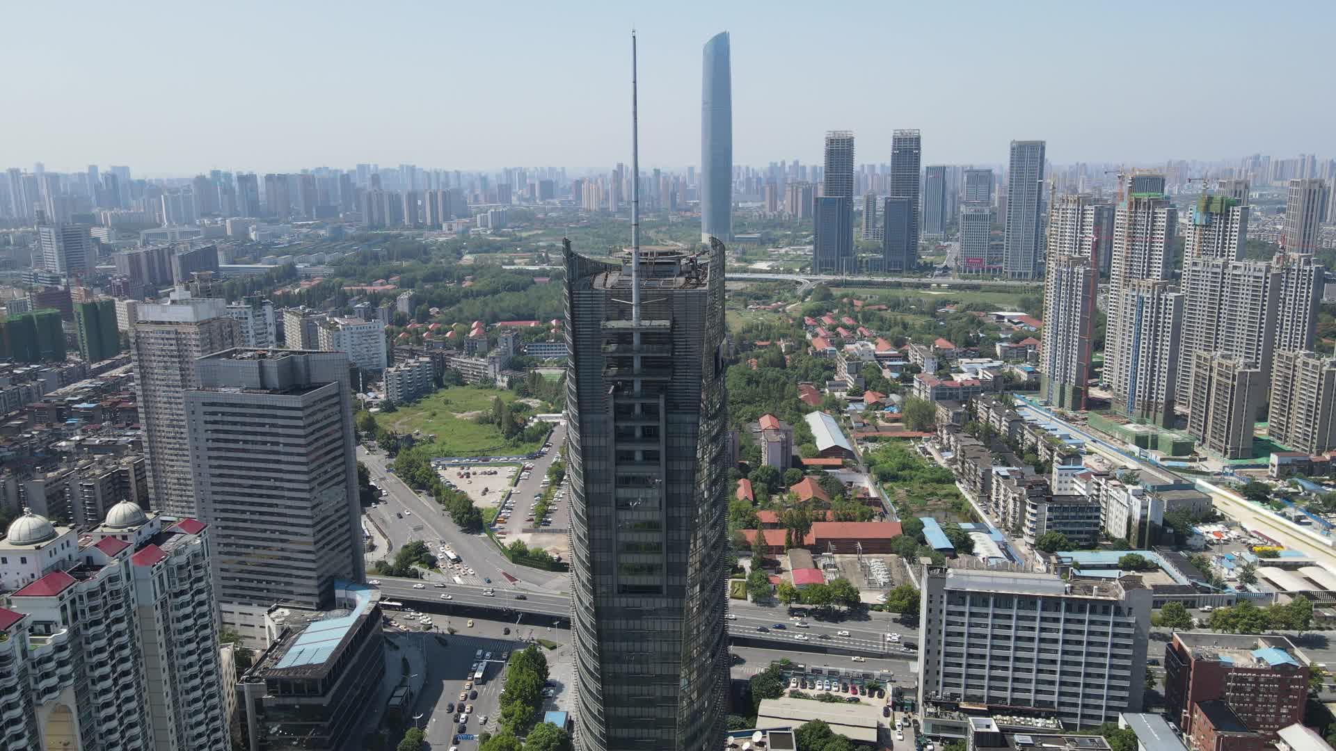 湖北武汉城市高楼建筑航拍4K视频的预览图