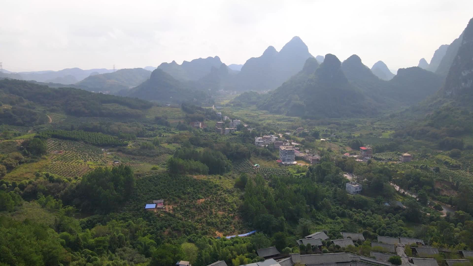 航拍4K高清视频桂林漓江风景视频的预览图