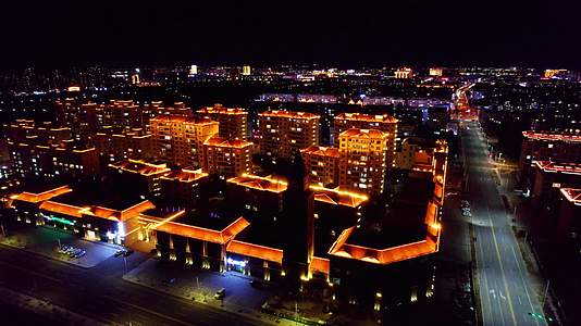 夜幕下的城市街道楼房和万家灯火5k超高清航拍视频视频的预览图