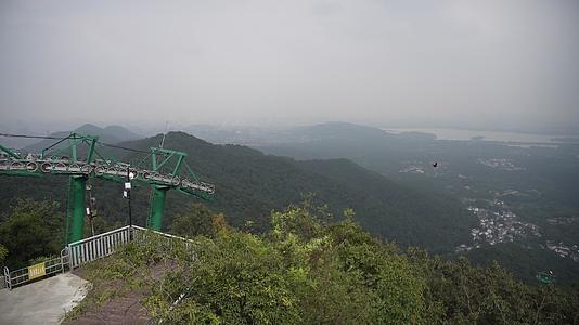 杭州西湖风景区天下第一财神庙缆车4K风景视频视频的预览图