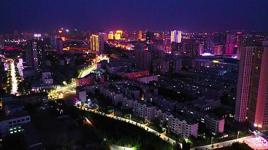 航拍新疆阿克苏夜景视频的预览图