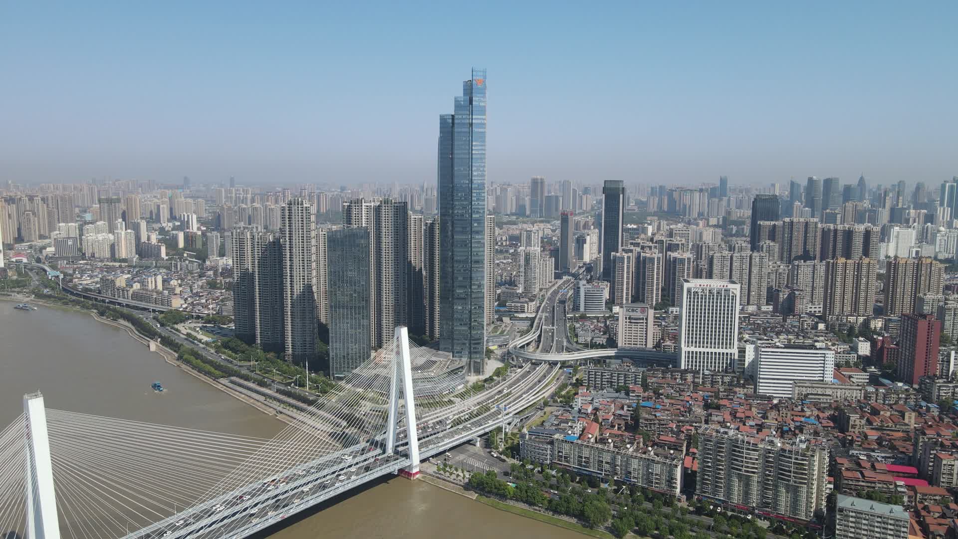 湖北武汉月湖大桥4K航拍视频的预览图