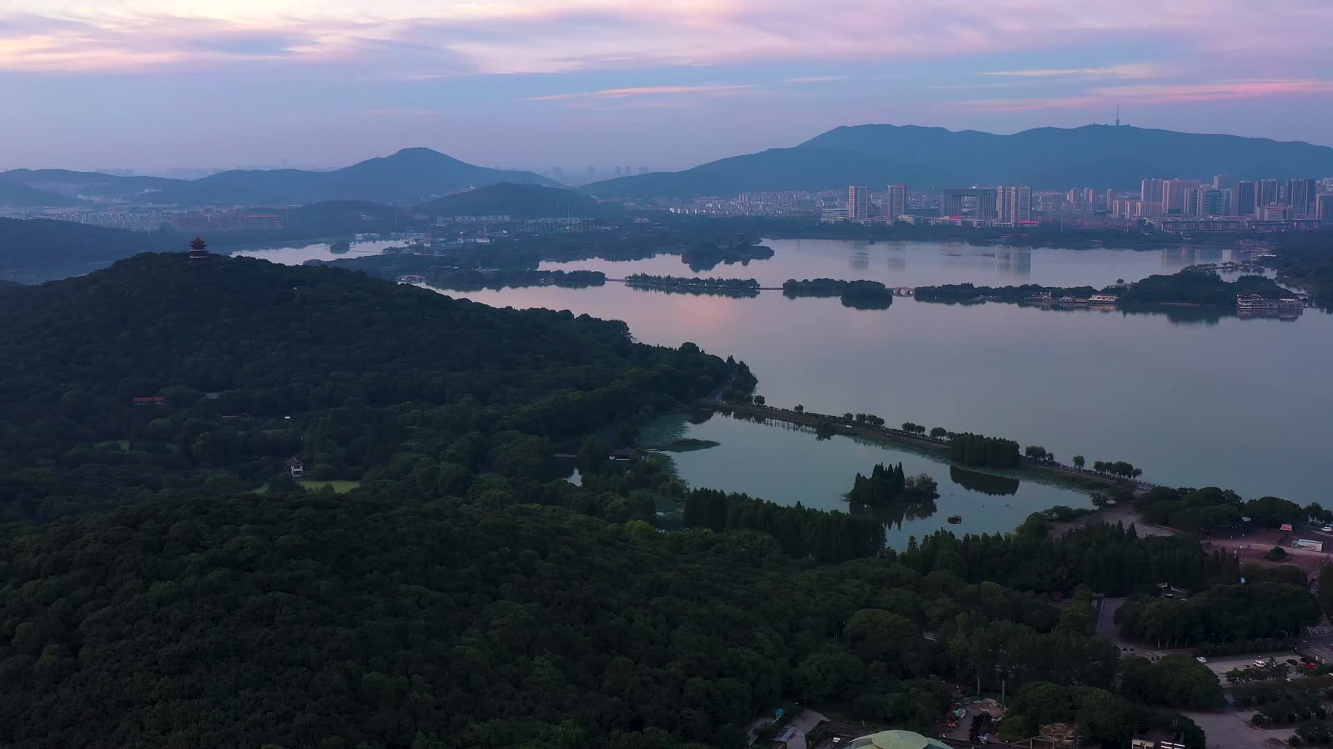 4K航拍无锡太湖夕阳风景视频的预览图