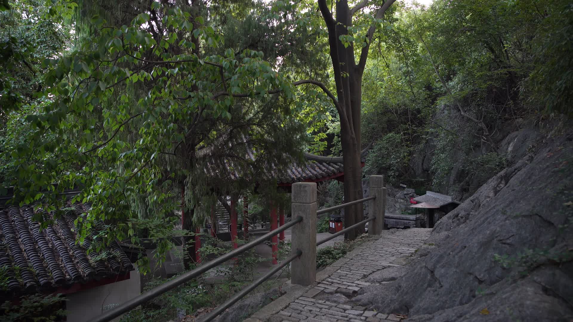 杭州吴山景区白鹿亭4K风景视频视频的预览图
